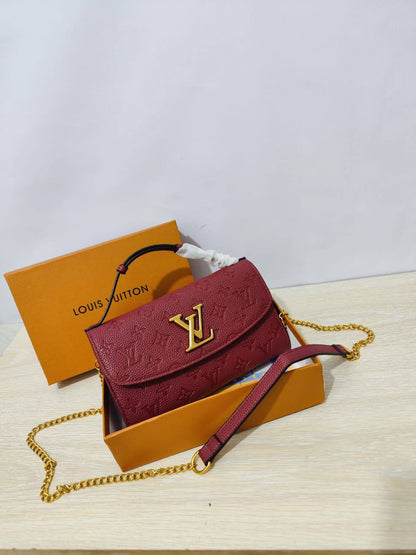 Coach

70 dhs🪙💕 

high quality 

with box  
🎁🎁🎁
23cm

Zain26
♥️♥️♥️