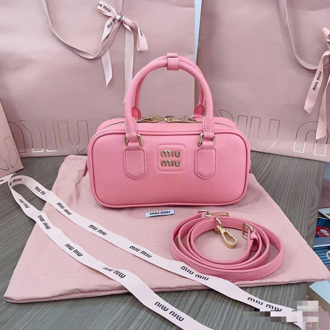 Miumiu Long
Size : 23 * 8 * 11 cm

90 dhs🪙💕

with box🎁

Zain115
♥️♥️♥️