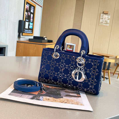 Dior
Best quality
With box’s
🎁🎁🎁

125 dhs🌺
size 24cm

Zain158
♥️♥️♥️