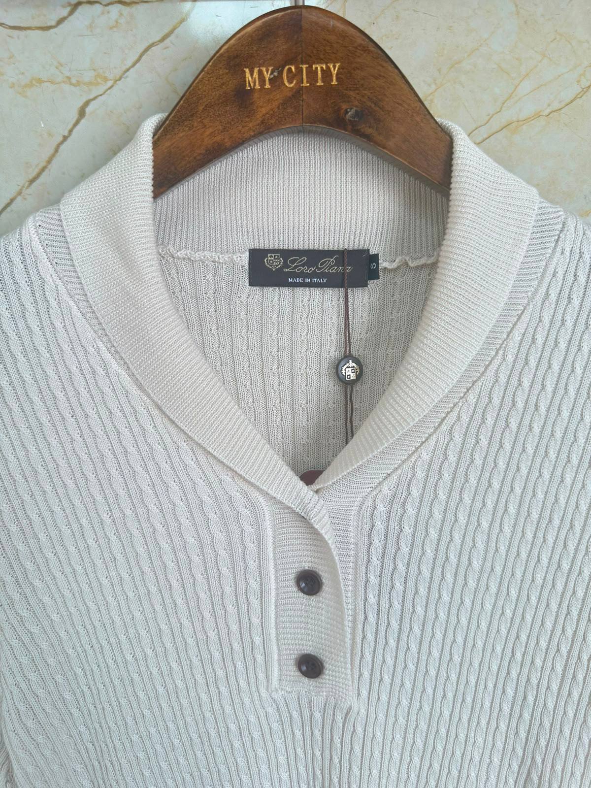 LORO PIANA

Women’s teshirts 
Master Quality 
SML
350 dhs🇦🇪🇦🇪

Zain276
♥️♥️♥️
