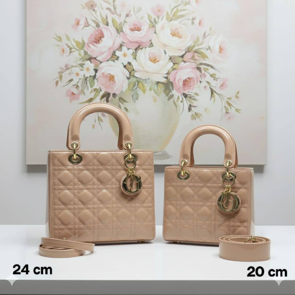 CHRISTIAN LADY DIOR
ɢʟᴏssʏ ᴍᴀᴛᴇʀɪᴀʟ
ɢᴏʟᴅ ʜᴀʀᴅᴡᴀʀᴇ
ᴡɪᴛʜ ᴡᴇʙ ʟᴏɴɢ sᴛʀᴀᴘ
ᴡɪᴛʜ BOX
🎁🎁🎁
 *sɪᴢᴇ: 24 cm = Pʀɪᴄᴇ 110 ᴅʜs* 
  
 *sɪᴢᴇ: 20 ᴄm = Pʀɪᴄᴇ 100 ᴅʜs* 

Zain31
♥️♥️♥️