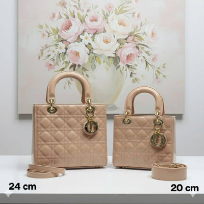 CHRISTIAN LADY DIOR
ɢʟᴏssʏ ᴍᴀᴛᴇʀɪᴀʟ
ɢᴏʟᴅ ʜᴀʀᴅᴡᴀʀᴇ
ᴡɪᴛʜ ᴡᴇʙ ʟᴏɴɢ sᴛʀᴀᴘ
ᴡɪᴛʜ BOX
🎁🎁🎁
 *sɪᴢᴇ: 24 cm = Pʀɪᴄᴇ 110 ᴅʜs* 
  
 *sɪᴢᴇ: 20 ᴄm = Pʀɪᴄᴇ 100 ᴅʜs* 

Zain31
♥️♥️♥️