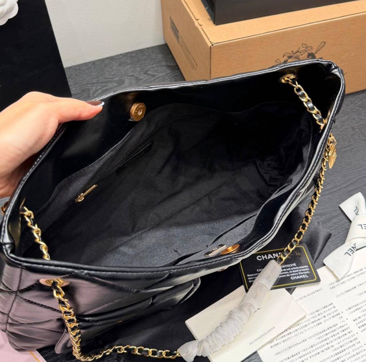 CHANEL NEW CAME 
HIGH QUALITY 
110 dhs🇦🇪🇦🇪
Size:38cm

Zain295
♥️♥️♥️