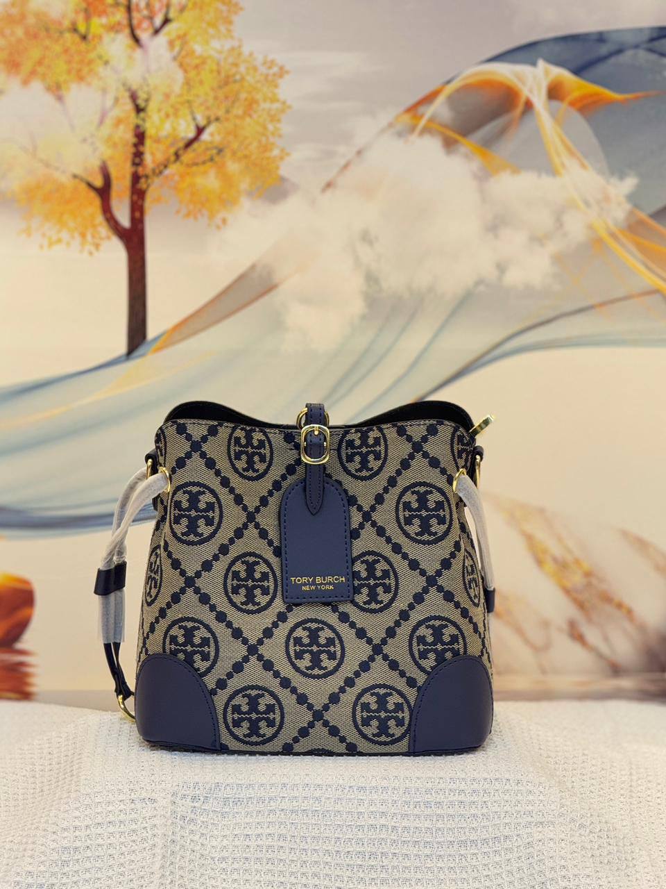 GUCCI  DIOR  TORY BURCH
BEST QUALITY WITH BOXS 
110 dhs✅
SIZE 21 CM

Zain290
♥️♥️♥️