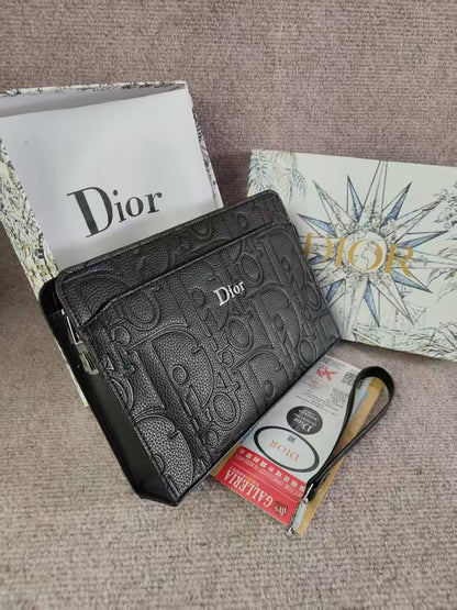 Pouch
With box 
🎁🎁🎁

90 dhs✅

Zain190
♥️♥️♥️