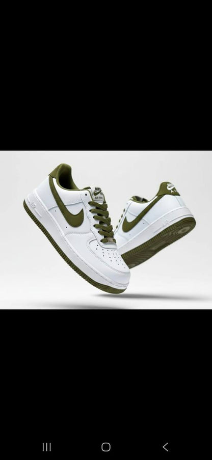 NIKE
Size 40 to 45
95 dhs💓

Zain27
♥️♥️♥️