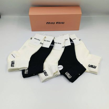 SOCKS 

WITHBOX 
🎁🎁🎁

35 dhs🪙🌺

Zain40
♥️♥️♥️