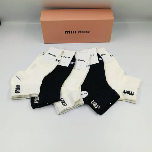 SOCKS 

WITHBOX 
🎁🎁🎁

35 dhs🪙🌺

Zain40
♥️♥️♥️