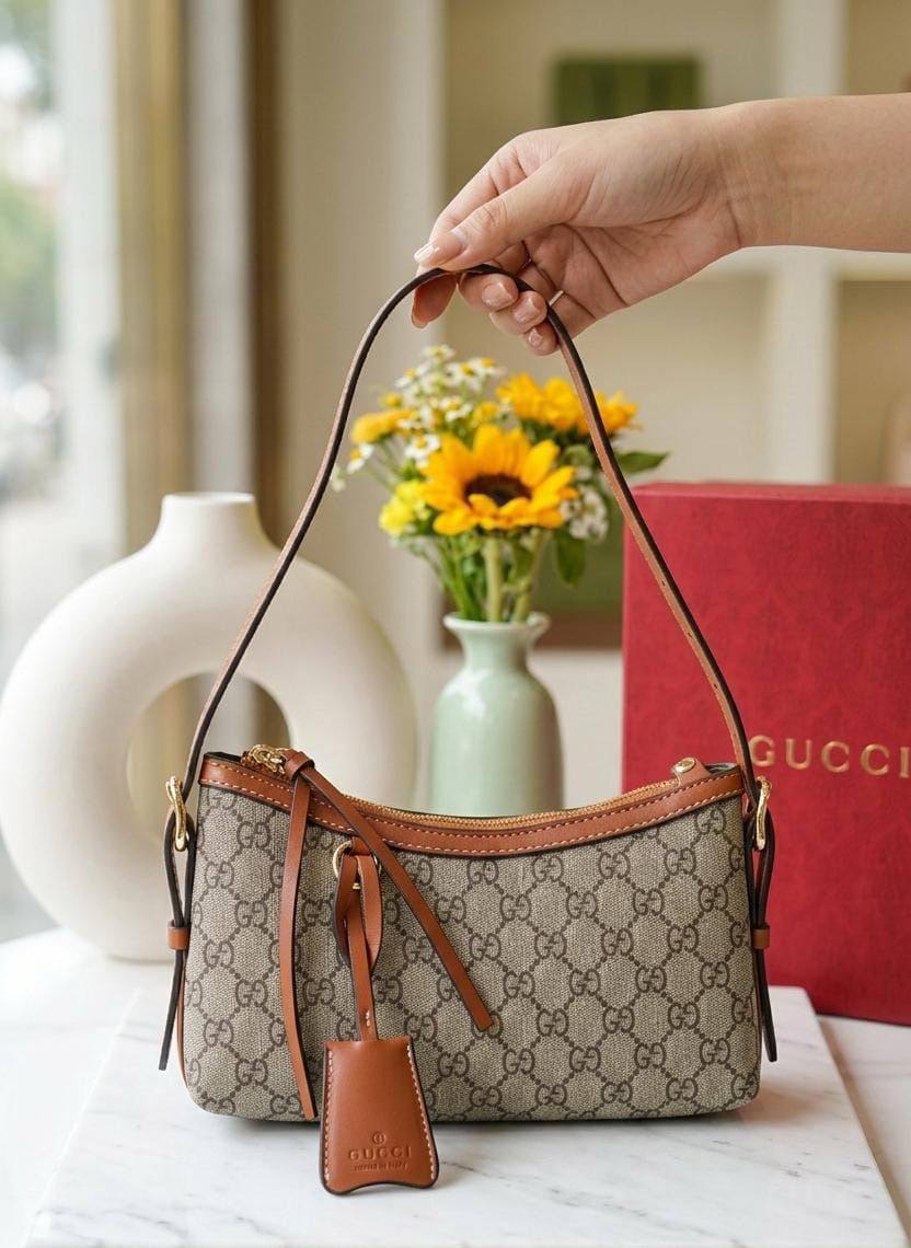 GUCCI 
GOOD QUALITY 🔥💯
85 DHS✅

WITH BOX 📦

Zain28
♥️♥️♥️