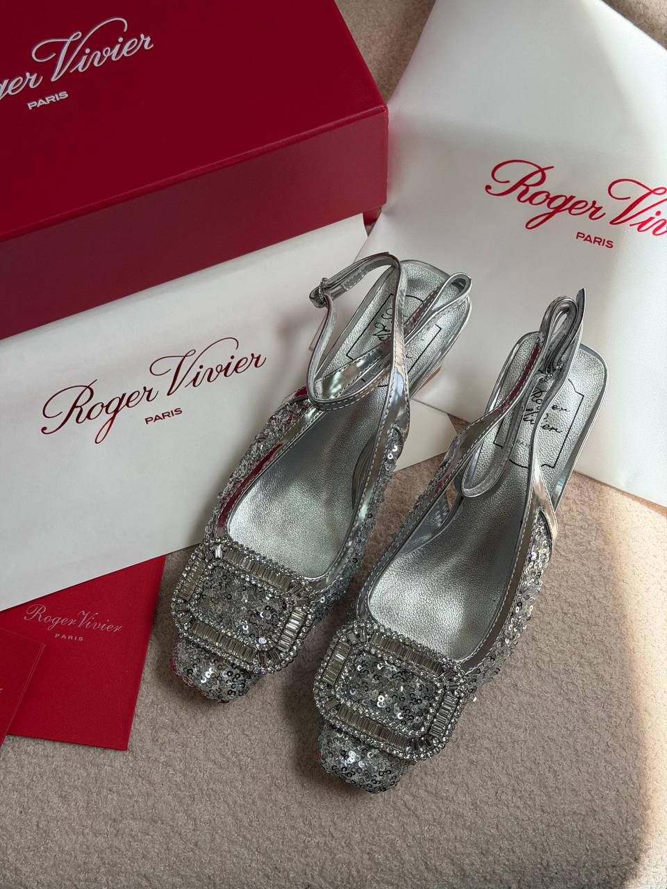 Roger Vivier
𝐑𝐎𝐆𝐄𝐑 𝐕𝐈𝐕𝐈𝐄𝐑
𝐕𝐈𝐏 𝐐𝐔𝐀𝐋𝐈𝐓𝐘
𝐒𝐈𝐙𝐄 {35 𝐭𝐨 42} 
470 dhs✅

Zain81
♥️♥️♥️