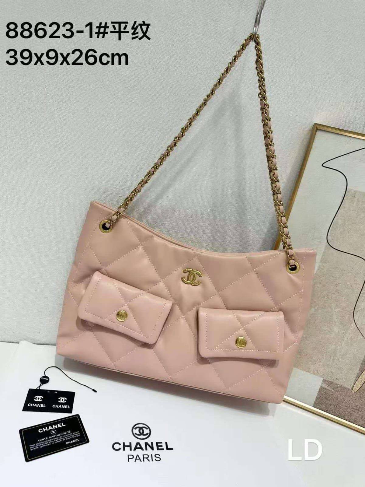 CHANEL Totebag
2 side pocket design
Chain gold belt strap
NO BOX
size : 39cm

100 dhs🇦🇪🇦🇪

Zain239
♥️♥️♥️