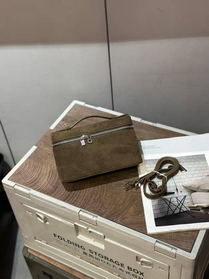 Loro Piana

with box
🎁🎁🎁

80 dhs🪙🌨️

Zain143
♥️♥️♥️
