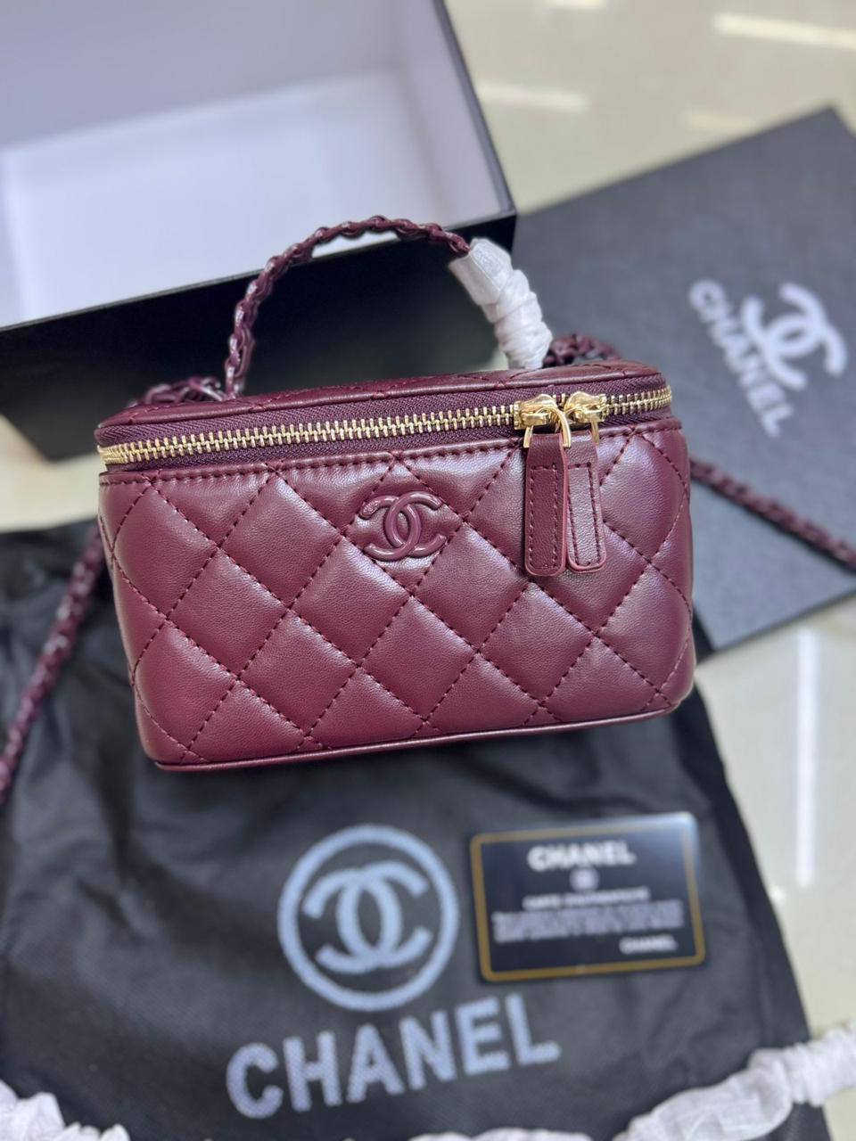 🌹 Chanel ＋Mirror 🌟
1⃣️ First quality +🎁
Size: 18 * 11 cm

90 dhs🪙🌨️

with box🎁

Zain115
♥️♥️♥️
