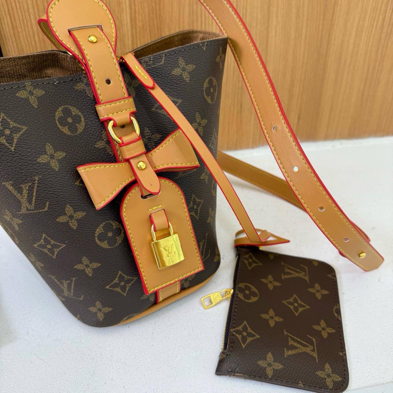 LV
25*18*13cm
70 dhs❣️

Zain17
♥️♥️♥️