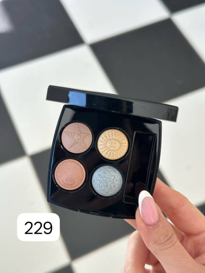CHANEL 

4IN1 
EYESHADOW 
55 dhs 🇦🇪🇦🇪

Zain01
♥️♥️♥️