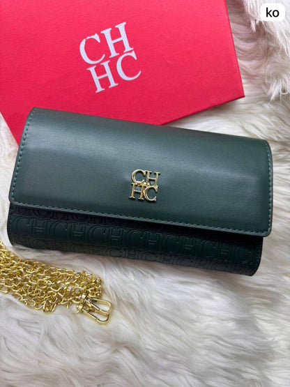 CHCH Clutch   
size : 23 * 14 cm
80 dhs🪙💕

with box 🎁

Zain115
♥️♥️♥️