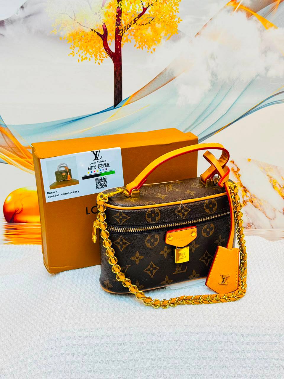 LV 
Best quality with box’s 
100 dhs🇦🇪🇦🇪
size 19 CM

Zain290
♥️♥️♥️