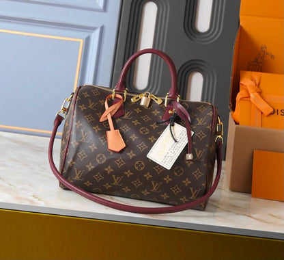 LV COPY ONE 
NEW DESIGN
250 dhs🇦🇪🇦🇪

Zain195
♥️♥️♥️