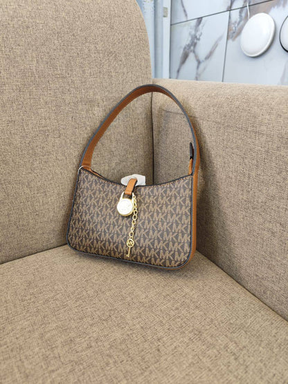Dior

80 dhs🪙💕
high quality 

With box
🎁🎁🎁

Zain26
♥️♥️♥️