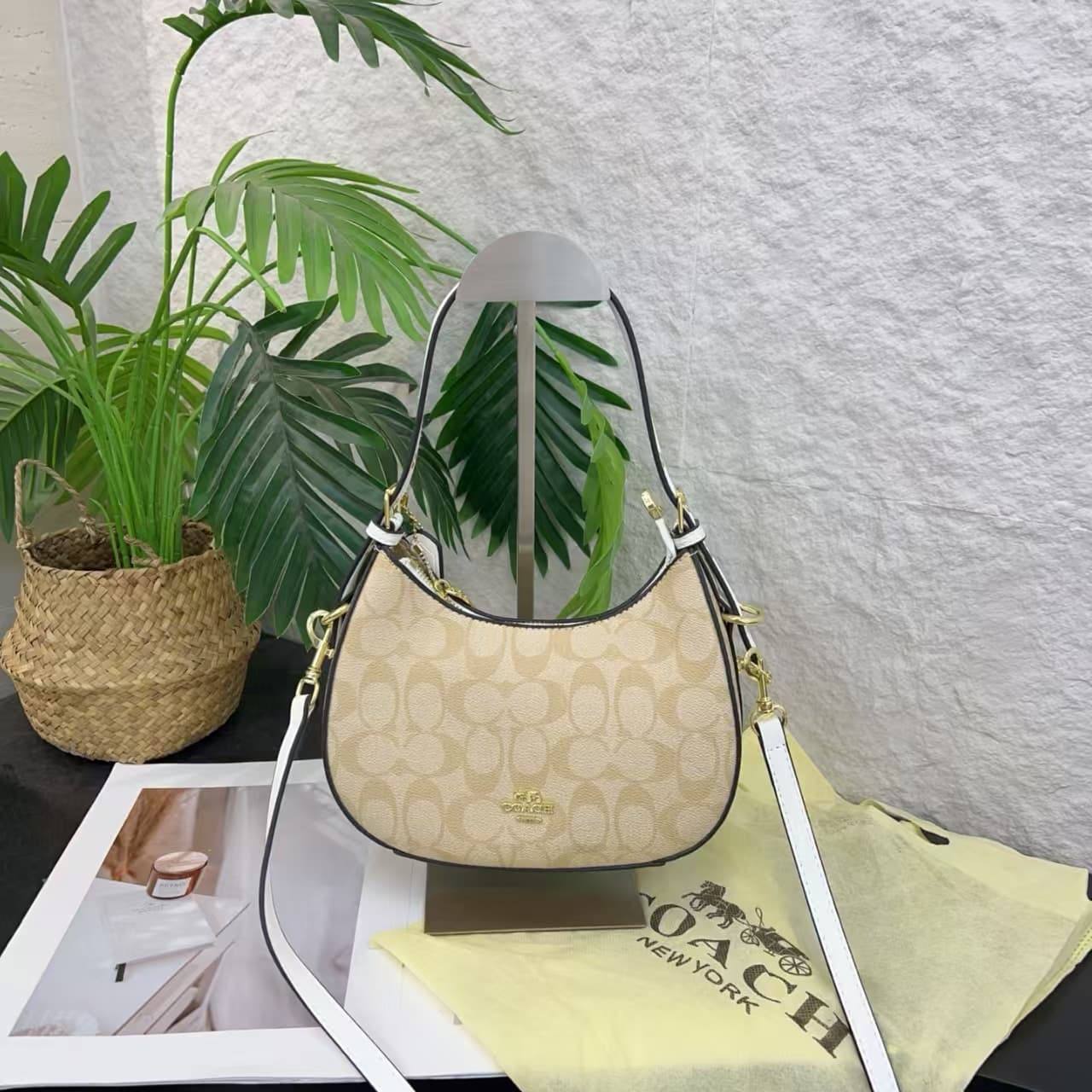 Coach Bags
Offer
75 dhs🇦🇪🇦🇪

Zain232
♥️♥️♥️