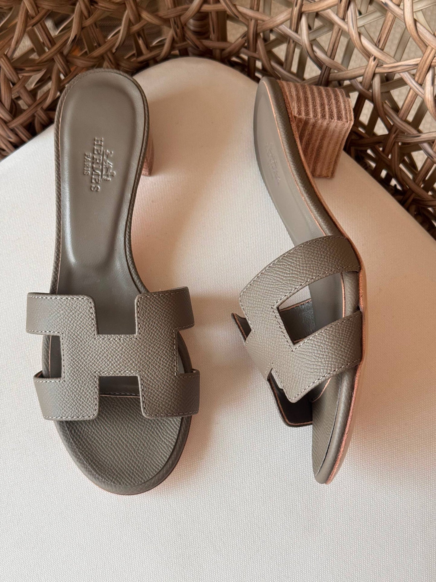 HERMES  
✨ Collection
👠 36–41
💎 Premium Quality
🔥 Super Master
450 dhs✅

Zain198
♥️♥️♥️
