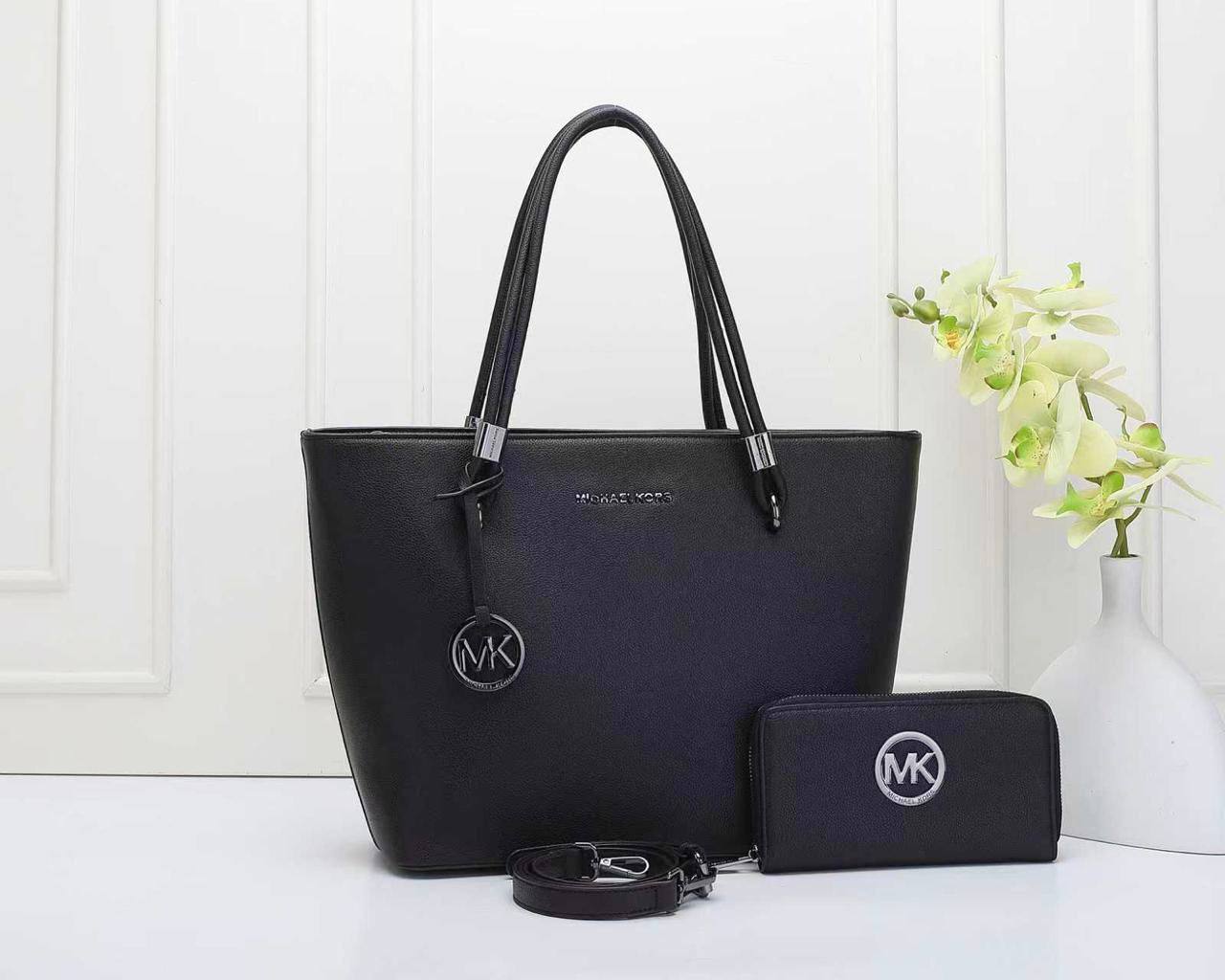MK 
GOOD QUALITY 
110 dhs✅
SIZE : 32cm

Zain295
♥️♥️♥️
