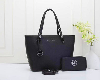 MK 
GOOD QUALITY 
110 dhs✅
SIZE : 32cm

Zain295
♥️♥️♥️