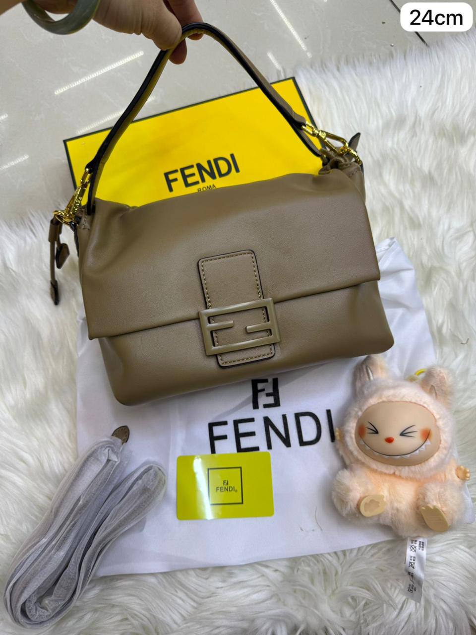 ❤️ Fendi Mamma Baguette
1️⃣ First quality +🎁
Size : 24 * 17 * 9 cm
80 dhs🌺
with box 🎁

Zain115
♥️♥️♥️