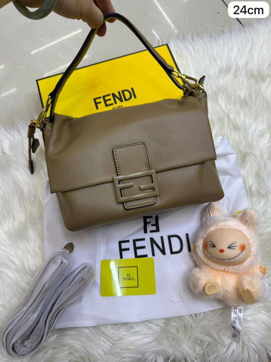 ❤️ Fendi Mamma Baguette
1️⃣ First quality +🎁
Size : 24 * 17 * 9 cm
80 dhs🌺
with box 🎁

Zain115
♥️♥️♥️