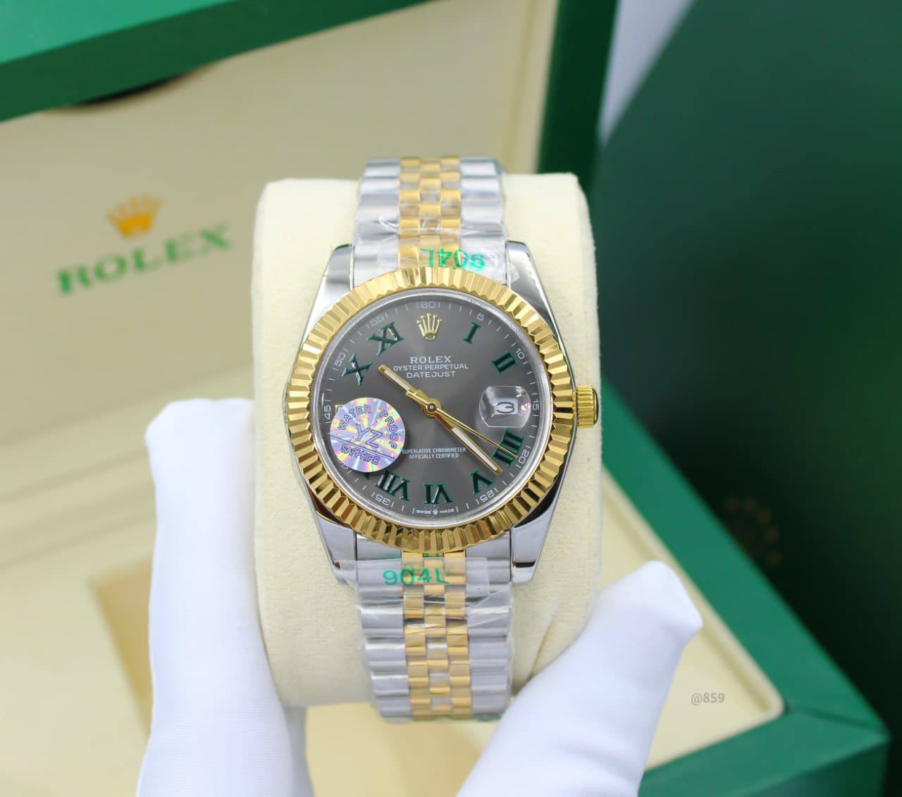 ROLEX  GOOD QUALITY AUTOMATIC 41MM

220 dhs🪙

Zain58
♥️♥️♥️