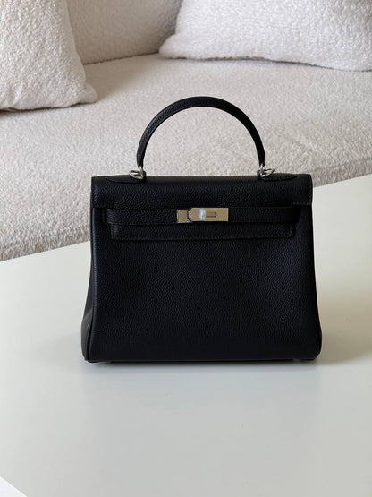 Hermes kelly togo 28cm💕
master quality😍

with box❤️
🎁🎁🎁

400 dhs🪙💕

Zain52
♥️♥️♥️