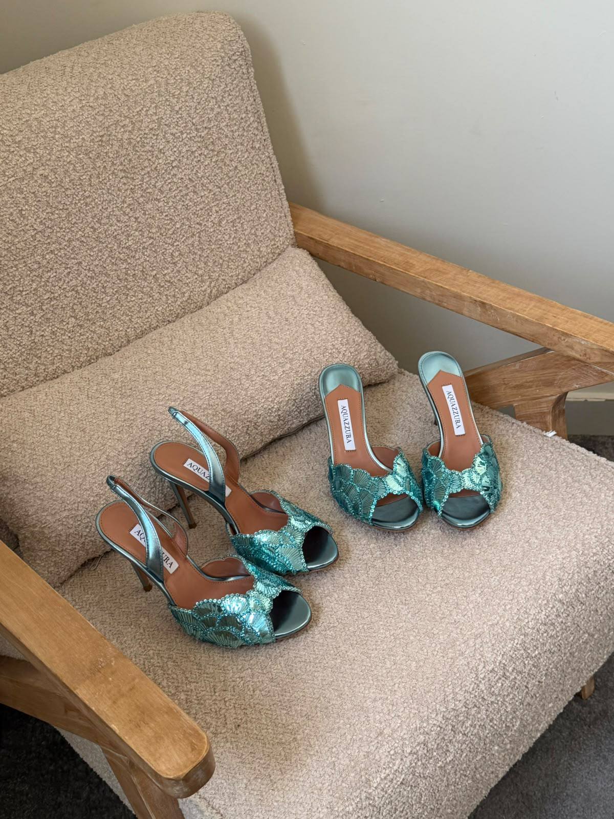 AQUAZZURA 

𝐀𝐯𝐚𝐢𝐥𝐚𝐛𝐥𝐞 𝐍𝐨𝐰

𝐒𝐢𝐳𝐞𝐬: 𝟑𝟔 — 𝟒𝟏
500 dhs🇦🇪🇦🇪

Zain298
♥️♥️♥️