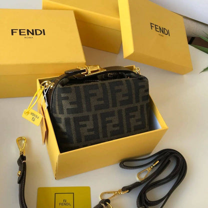Fendi

95 dhs🇦🇪🇦🇪

With box

Zain219
♥️♥️