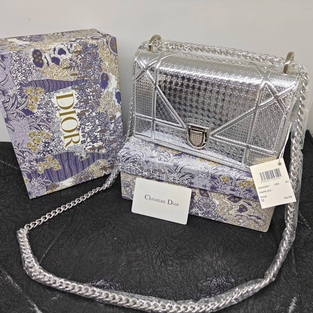 Dior
95 dhs💓
no box 

Add Box Paper Bag
30 dhs💓

Zain157
♥️♥️♥️