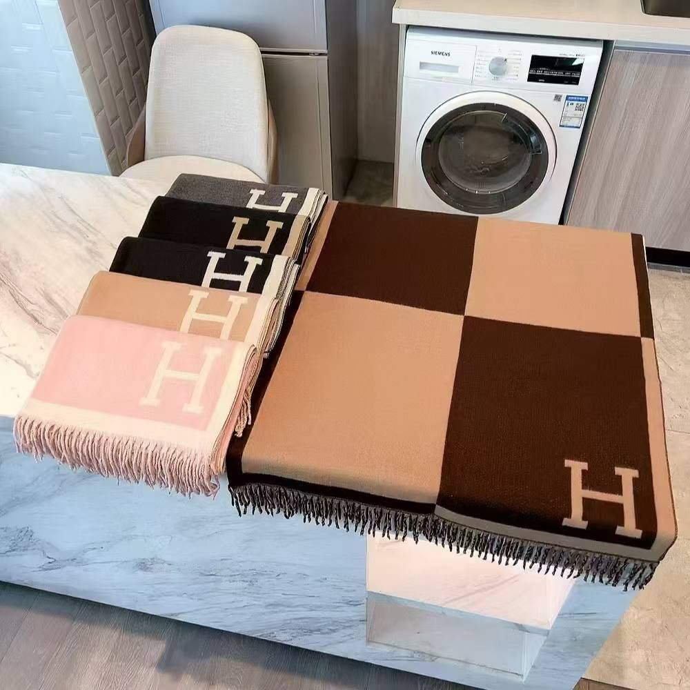 Scarf
45 dhs💓

Zain200
♥️♥️♥️