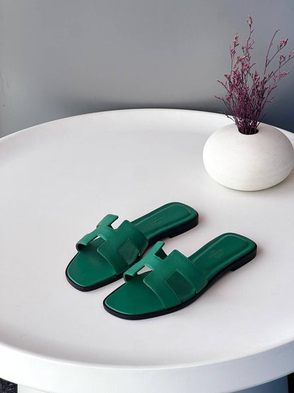 Hermes ✨🖤💚
Size 36-41*
_Super master high quality_🪡
450 dhs💓

Zain176
♥️♥️♥️