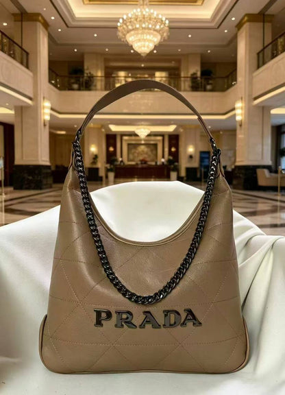 Chanel
110 dhs✅

Zain143
♥️♥️♥️