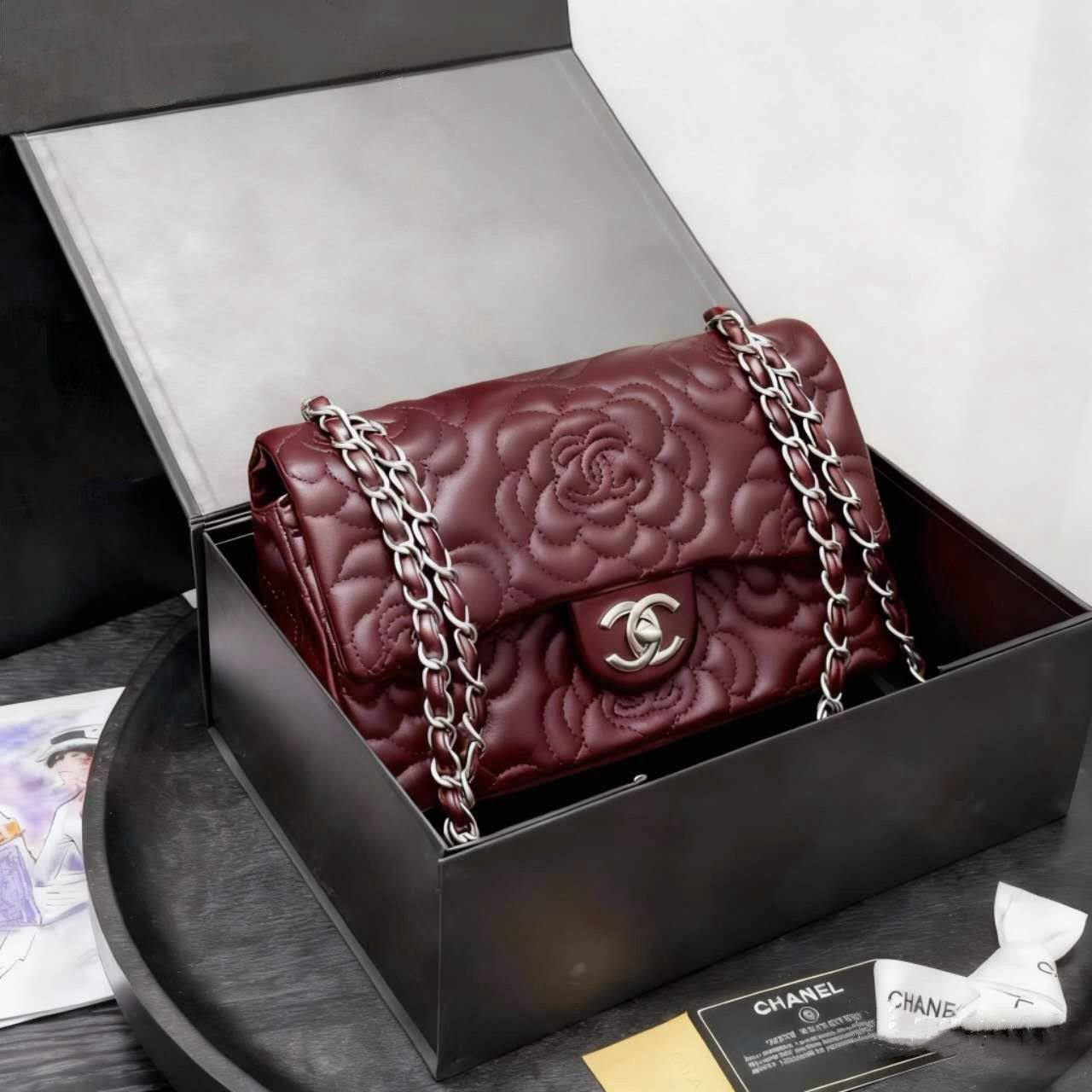 CHANEL 
NEW CAME GOOD QUALITY 
WITH BOX 
🎁🎁🎁

115 dhs🪙🌨️

Zain39
♥️♥️♥️
