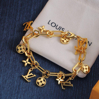LV Set 💎
Necklace 
Bracelet 
*Master Quality* 🎗️

175  AED normal box 📦

Zain48
♥️♥️♥️