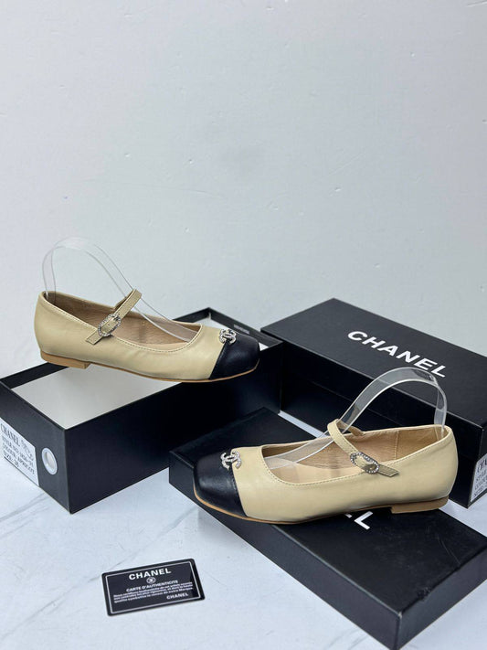 𝗖𝗛𝗔𝗡𝗘𝗟 𝗕𝗔𝗟𝗟𝗘𝗥𝗜𝗡𝗔 𝗦𝗛𝗢𝗘𝗦
💯𝙃𝙞𝙜𝙝 𝙌𝙪𝙖𝙡𝙞𝙩𝙮
Size 36-37-38-39-40-41
105 dhs❣️

Zain86
♥️♥️♥️