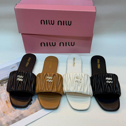 Miu Miu
Size 36to41
60 dhs🪙💚

Zain236
♥️♥️♥️