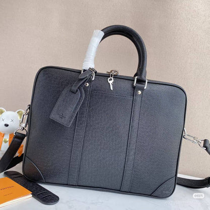 LV Master Bags 
New Stock
For Price 👇 WTSP Text Zain 0568585901

Zain10
♥️♥️♥️