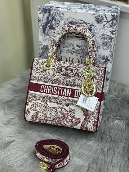 Dior

with box
🎁🎁🎁

120 dhs✅

Zain224
♥️♥️♥️