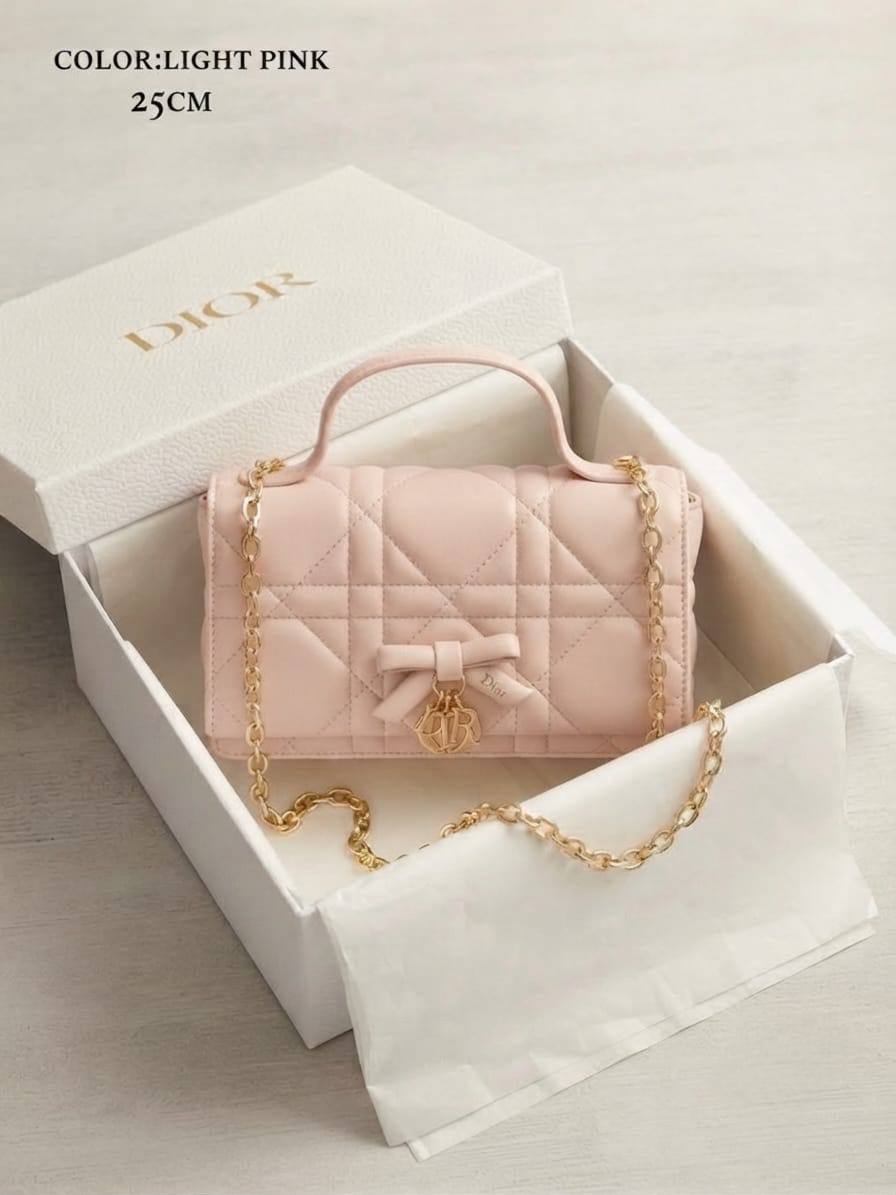 Dior ᴄᴀɴɴᴀɢᴇ ʙᴏᴡ
sᴏғᴛ ᴄᴀʟғsᴋɪɴ ʟᴇᴀᴛʜᴇʀ
ᴡɪᴛʜ ɢᴏʟᴅ ᴄʜᴀɪɴ sᴛʀᴀᴘ
sɪᴢᴇ : 25 cm
ᴡɪᴛʜ BOX

110 dhs✅

Zain31
♥️♥️♥️