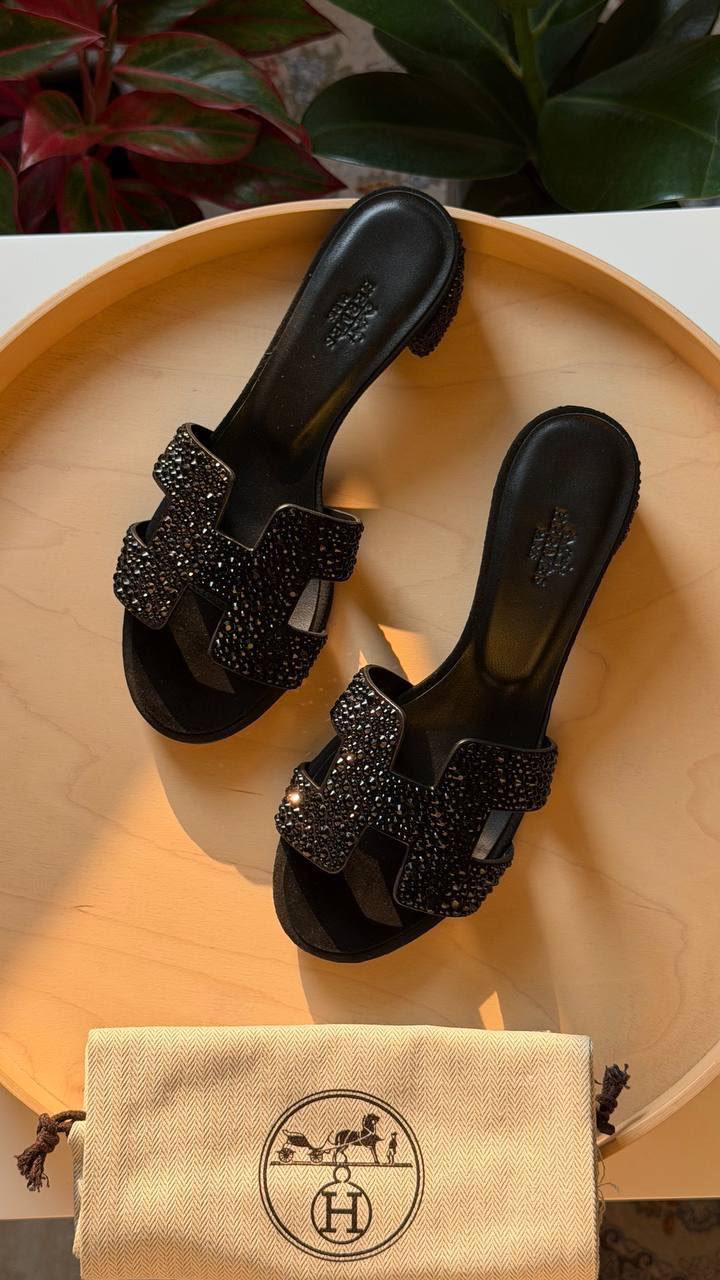 Hermes

Available🤩

Master quality 

Size: 36 to 41

430 dhs🇦🇪🇦🇪🇦🇪

Zain318
♥️♥️♥️