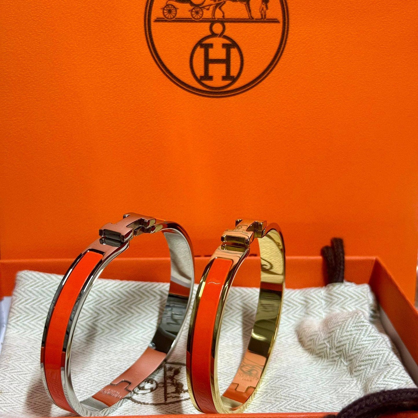 Hermes Bangle* 💥
Master quality 

45 dhs🪙🌨️
normal box 📦

Zain48
♥️♥️♥️