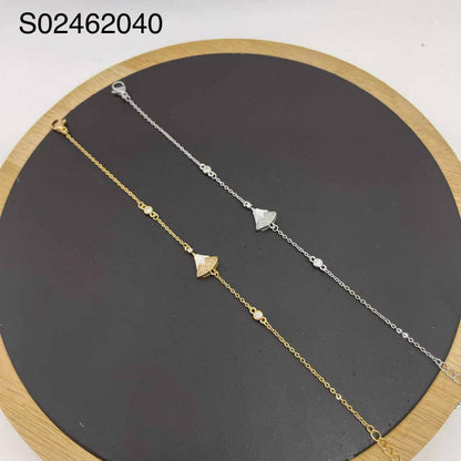 Bracelet ❤️‍🔥

 good quality 💯

 With black boxes 🗃️

35 dhs🇦🇪🇦🇪🇦🇪
With brand boxes 📦


 And paper bag🛍️
40 dhs🇦🇪🇦🇪

Zain216
♥️♥️♥️