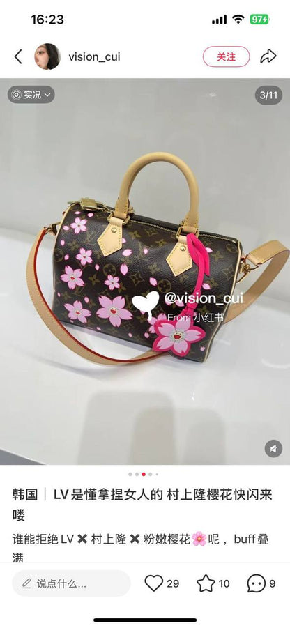 LV
85 dhs👑
size：16cm
Good quality

Zain35
♥️♥️♥️