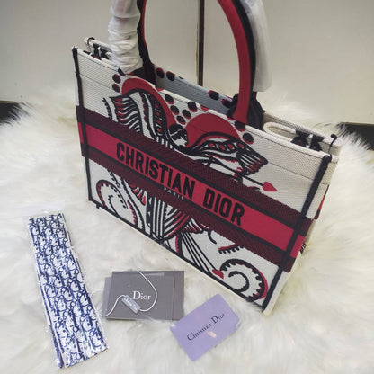 Dior

125 dhs🇦🇪🇦🇪
High quality 

Zain235
♥️♥️♥️