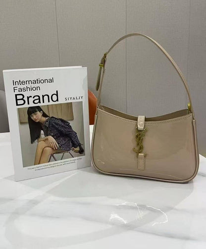 YSL Hobo
Size: 24 * 14 * 6 cm
80 dhs🪙🖤
with box🎁

Zain115
♥️♥️♥️
